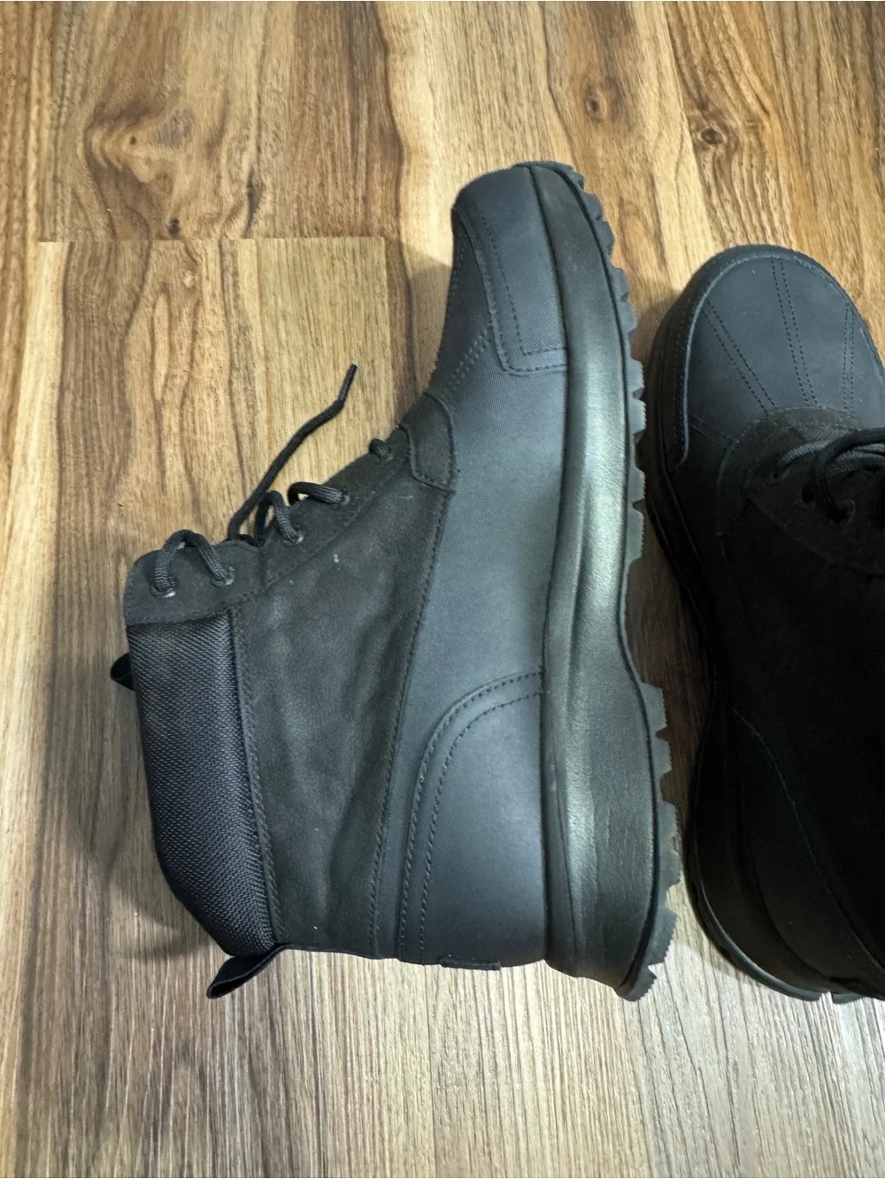 UGG Emmett Men's Black Waterproof Leather Hiking Boot - Cold Rated Sz. 12 - Picture 8 of 11